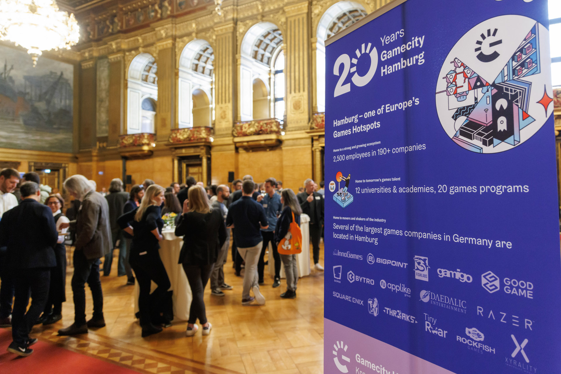 Networking after the speeches and panel discussion at Hamburg City Hall / Photo by Marcelo Hernandez